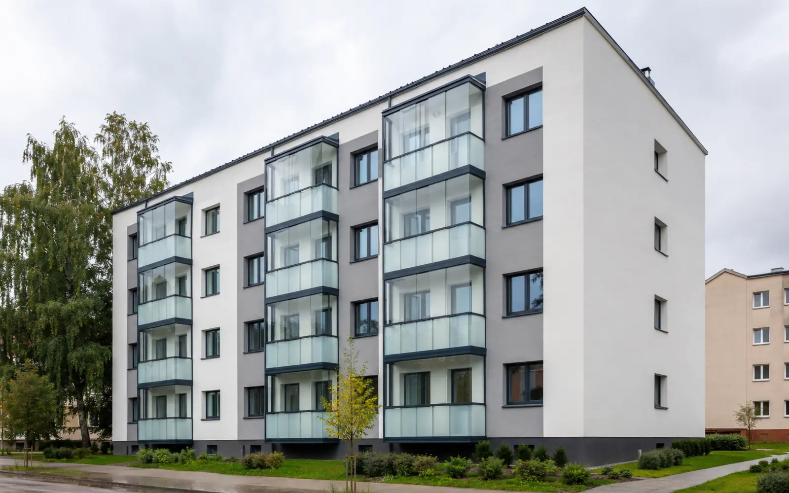 Balkonų stiklinimas PVC konstrukcijomis